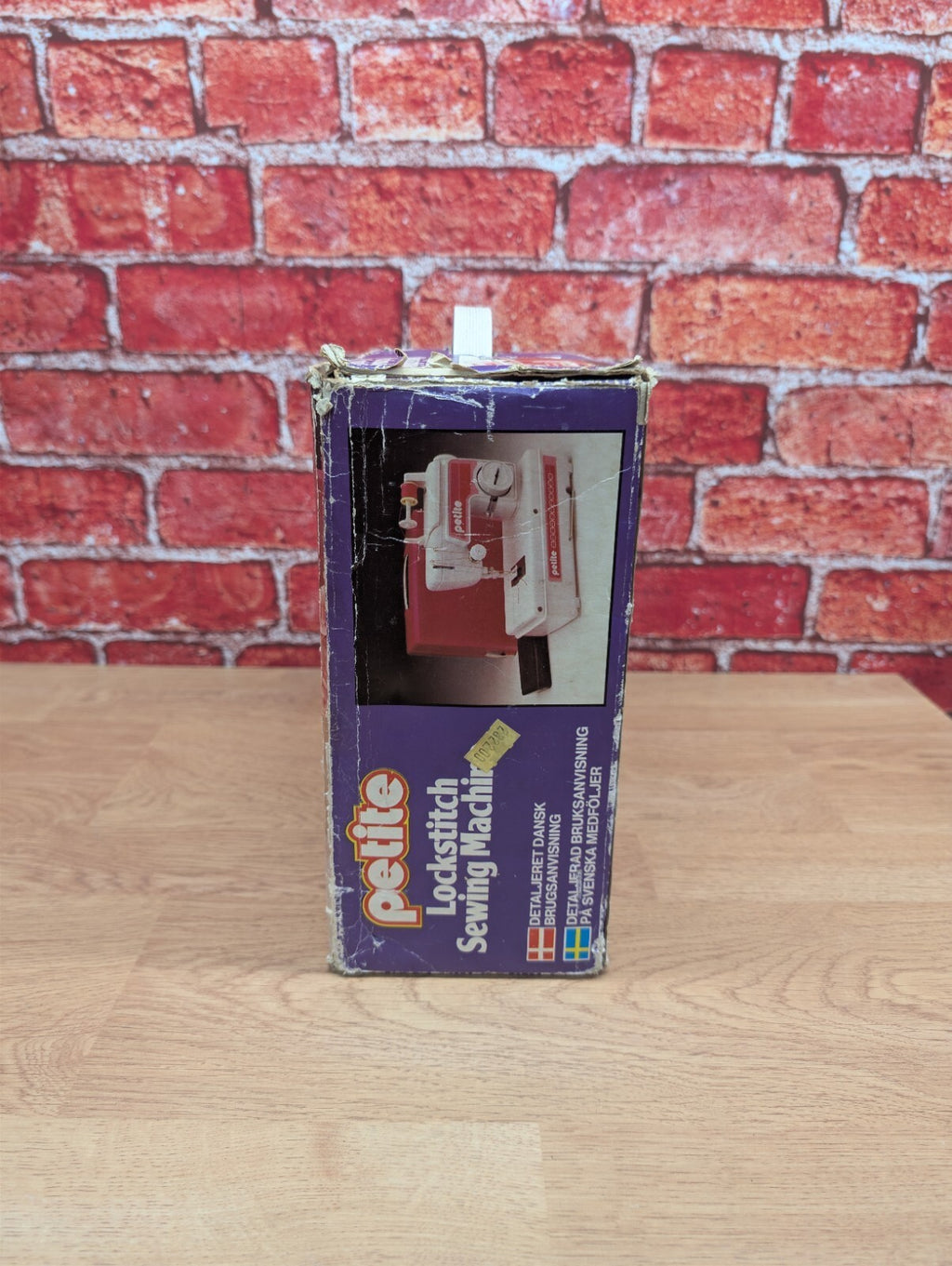 Vintage Petite Lockstitch Childrens Sewing Machine Boxed Pedal Working Toy