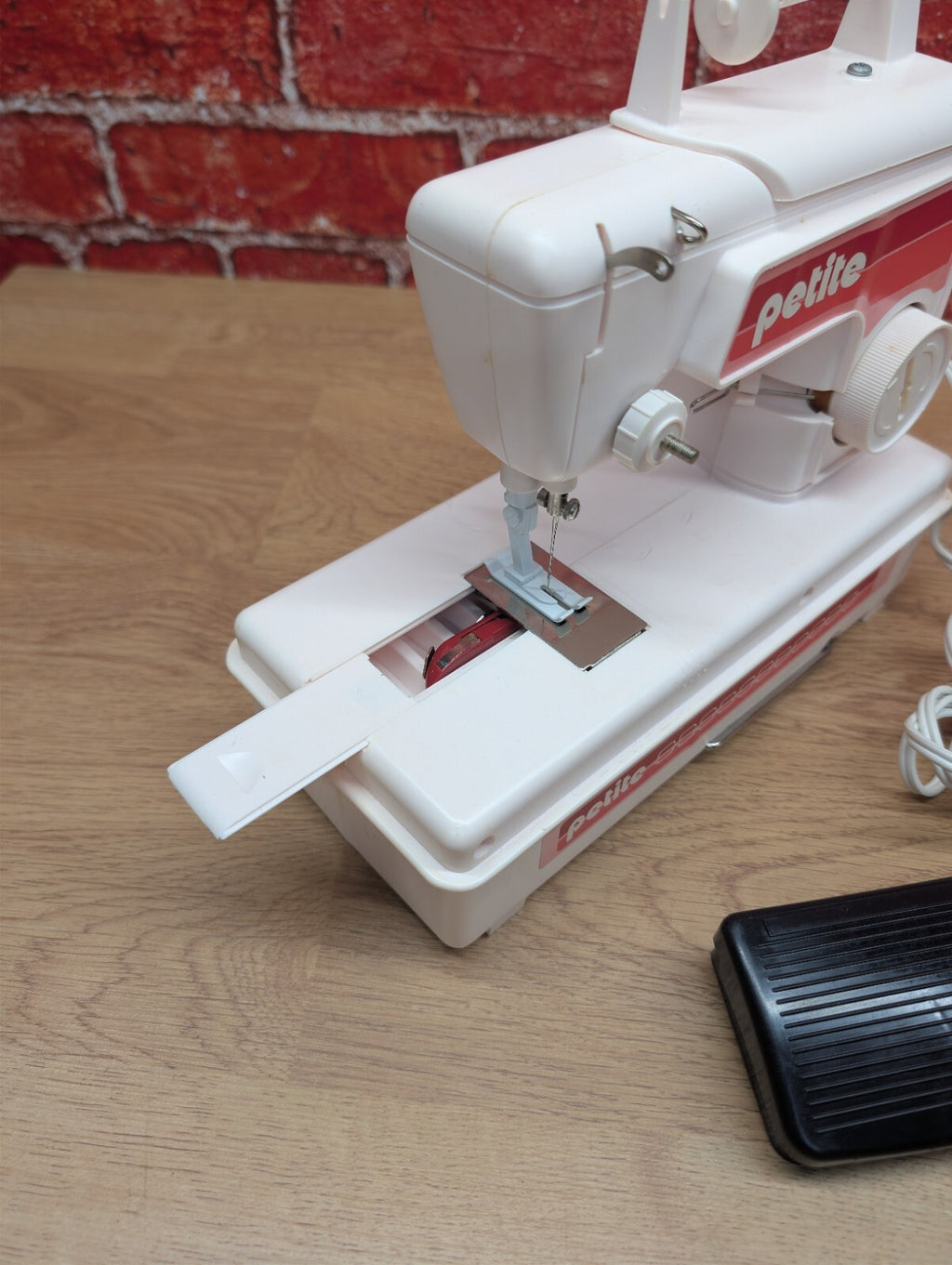 Vintage Petite Lockstitch Childrens Sewing Machine Boxed Pedal Working Toy