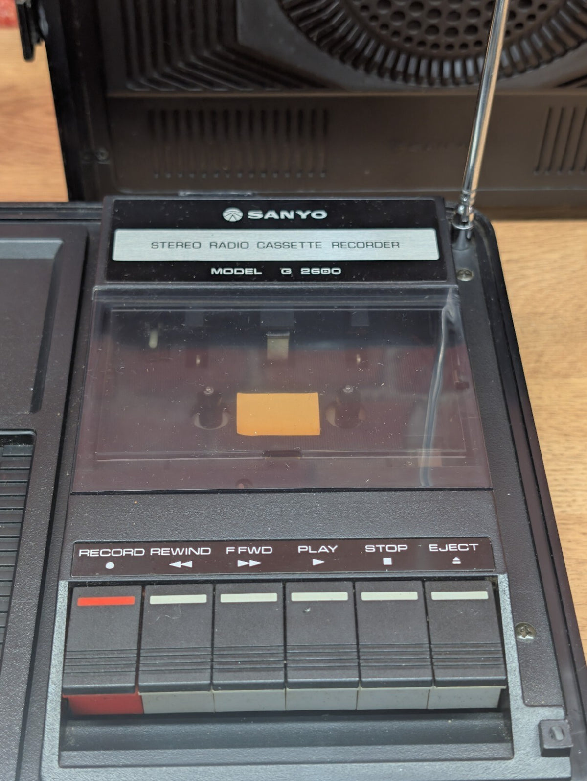 Vintage Sanyo G2600 Stereo Radio Cassette Recorder Briefcase Speakers Working