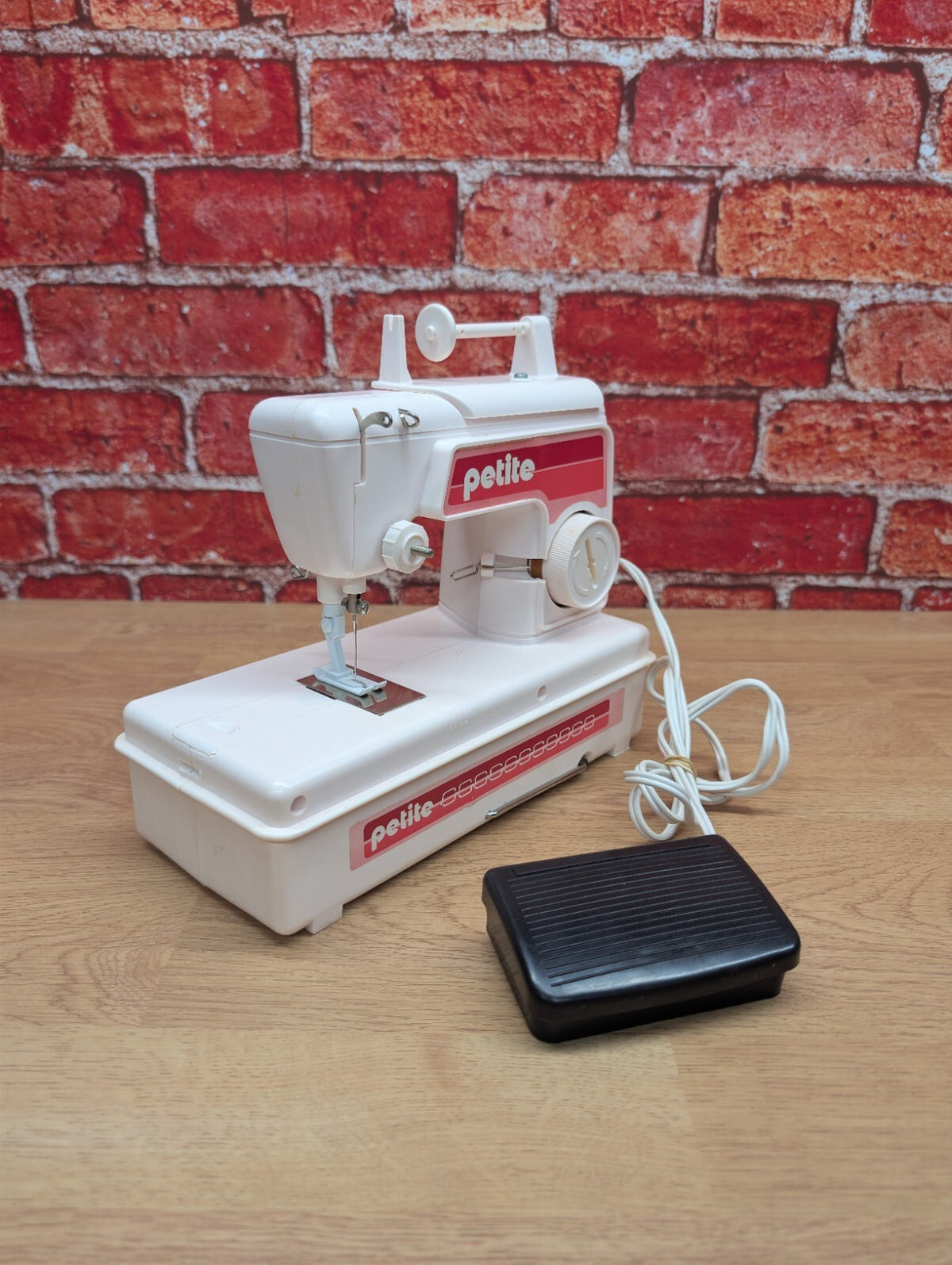Vintage Petite Lockstitch Childrens Sewing Machine Boxed Pedal Working Toy