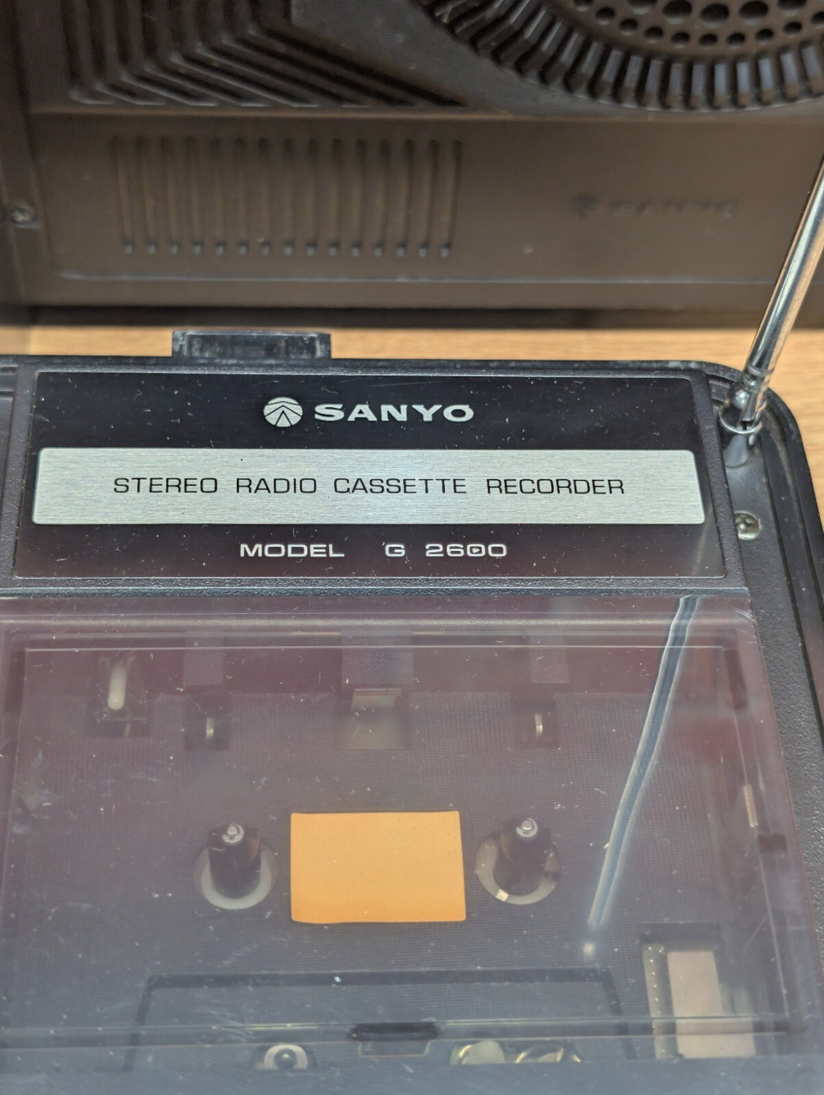 Vintage Sanyo G2600 Stereo Radio Cassette Recorder Briefcase Speakers Working